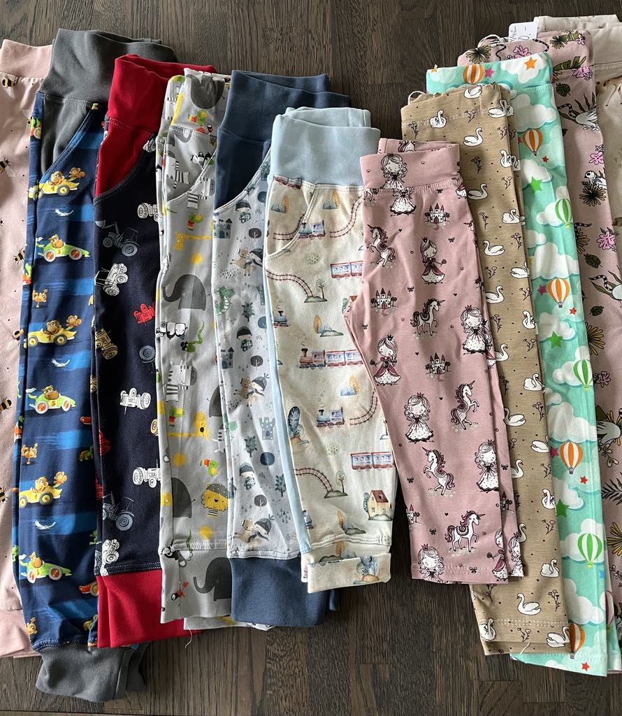 Diverse tights og joggebukser i str. 1-6 år. Jersey.