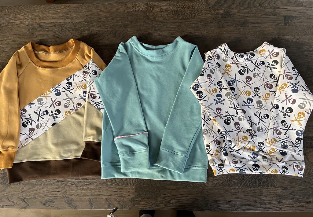 Gensere i French Terry. Str. 116 SOLGT, 116 og 104.